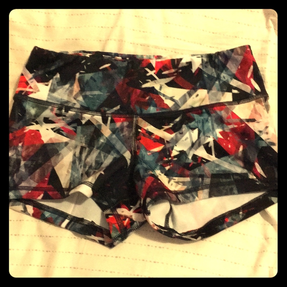 Fleo- red triangle booty shorts